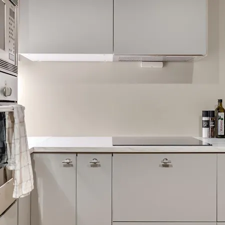 Arctic L & Mountain View