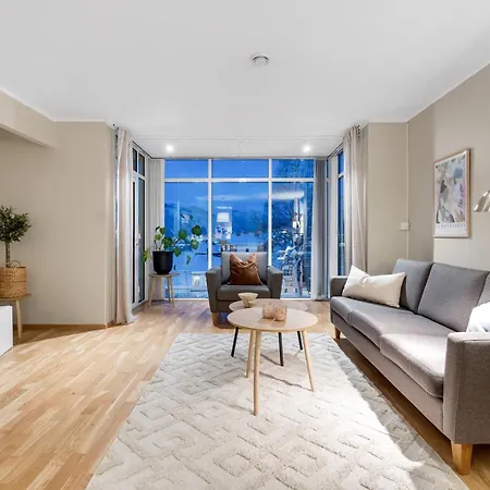 Arctic L & Mountain View