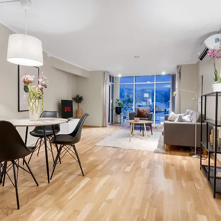 Arctic L & Mountain View *